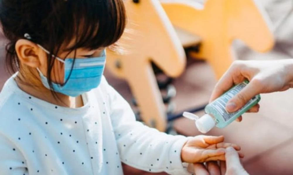 UNICEF: Μια ολόκληρη γενιά απειλείται έναν χρόνο μετά την κήρυξη πανδημίας